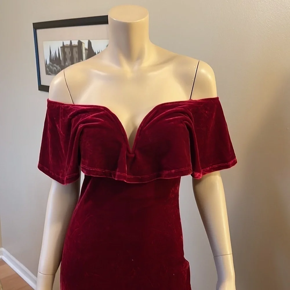 HOLIDAY Symphony Red Off Shoulder Velvet Sexy Dress D/4/A1262